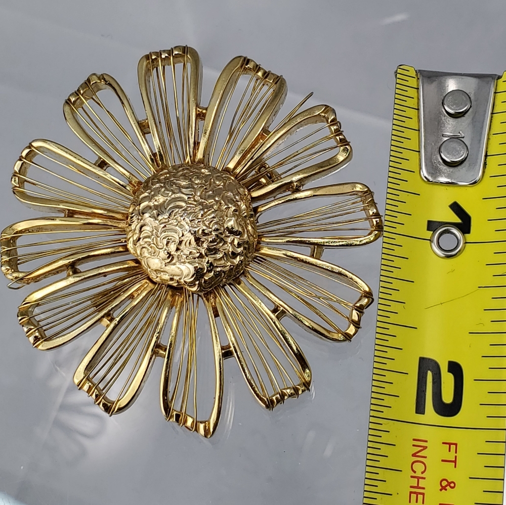 M.J. Ent. Flower Power Gold-tone Metal Brooch Pin - Picture 10 of 11
